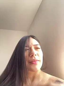 Snapshot of Latina_vanessa chatting on 10/15/25, 05:46 Latina vanessa online show from 10/15/25, 05:46