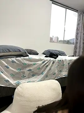 Snapshot of Latina_vanessa chatting on 10/21/25, 10:32 Latina vanessa online show from 10/21/25, 10:32