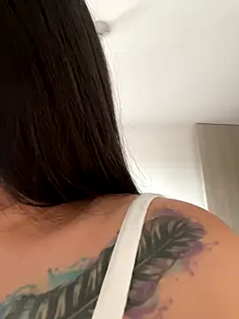 Snapshot of Latina_vanessa chatting on 10/26/25, 10:15 Latina vanessa online show from 10/26/25, 10:15