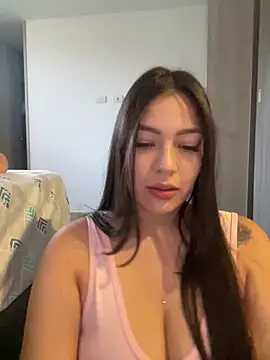 Snapshot of Latina_vanessa chatting on 11/25/25, 10:43 Latina vanessa online show from 11/25/25, 10:43