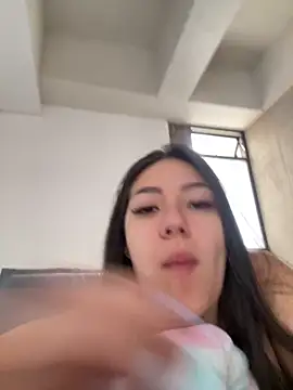 Snapshot of Latina_vanessa chatting on 04/17/26, 01:25 Latina vanessa online show from 04/17/26, 01:25