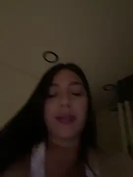 Snapshot of Latina_vanessa chatting on 04/22/26, 01:52 Latina vanessa online show from 04/22/26, 01:52
