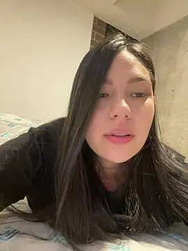 Snapshot of Latina_vanessa chatting on 04/25/26, 04:04 Latina vanessa online show from 04/25/26, 04:04