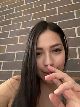 Snapshot of Latina_vanessa chatting on 05/19/26, 04:24 Latina vanessa online show from 05/19/26, 04:24