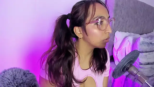 Snapshot of Leticia_brownn1 chatting on 03/29/26, 04:51 Leticia brownn1 online show from 03/29/26, 04:51