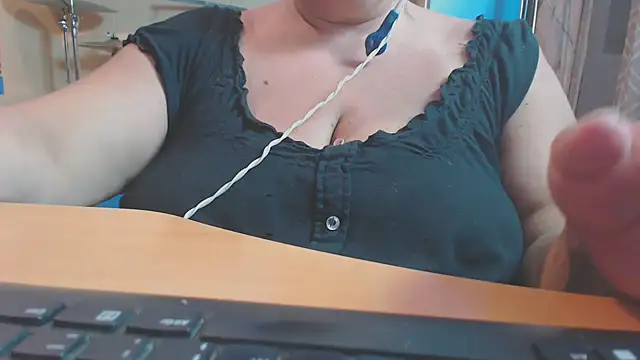 Snapshot of bbwxxx70 chatting on 09/20/25, 07:26 bbwxxx70 online show from 09/20/25, 07:26