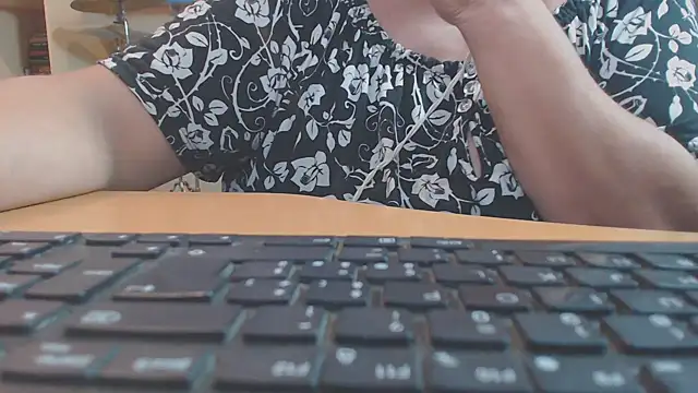 Snapshot of bbwxxx70 chatting on 09/23/25, 02:25 bbwxxx70 online show from 09/23/25, 02:25