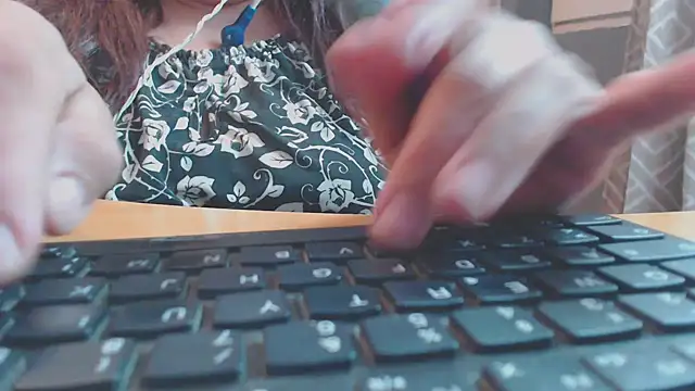 Snapshot of bbwxxx70 chatting on 10/09/25, 09:46 bbwxxx70 online show from 10/09/25, 09:46