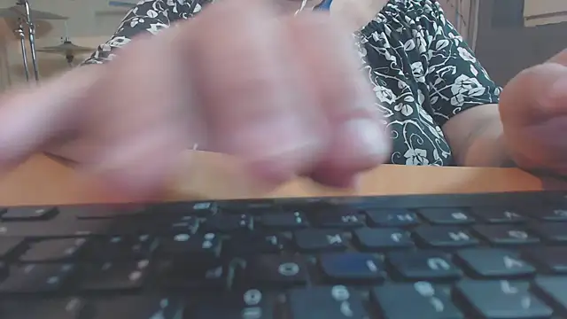 Snapshot of bbwxxx70 chatting on 10/12/25, 04:22 bbwxxx70 online show from 10/12/25, 04:22