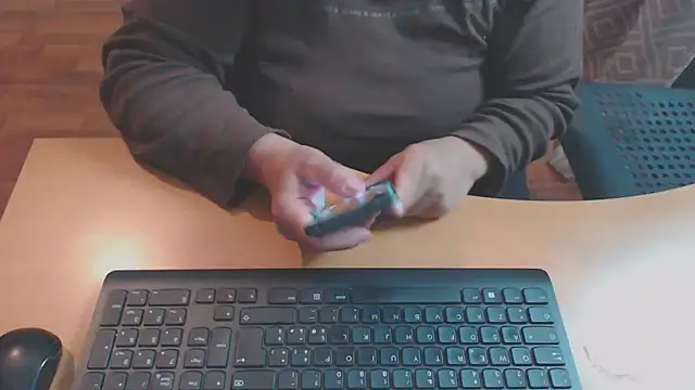 Snapshot of bbwxxx70 chatting on 10/14/25, 01:17 bbwxxx70 online show from 10/14/25, 01:17