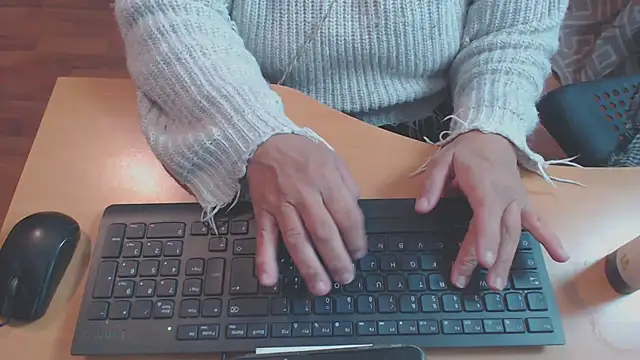 Snapshot of bbwxxx70 chatting on 10/24/25, 09:00 bbwxxx70 online show from 10/24/25, 09:00