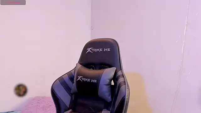 Snapshot of Amypond__ chatting on 10/04/25, 03:54 Amypond   online show from 10/04/25, 03:54