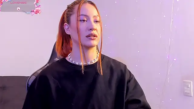 Snapshot of Amypond__ chatting on 10/06/25, 12:35 Amypond   online show from 10/06/25, 12:35