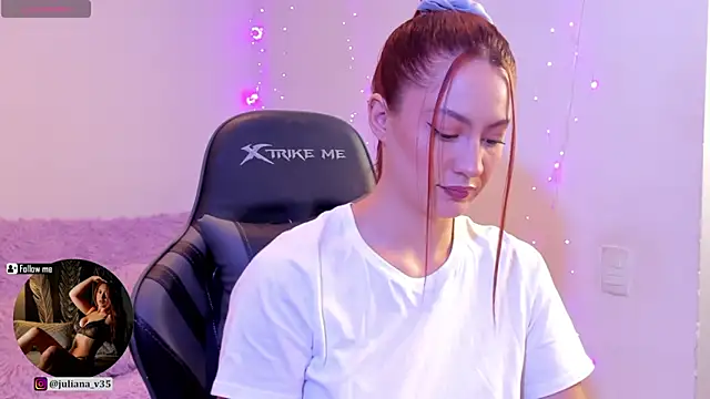 Snapshot of Amypond__ chatting on 10/10/25, 03:55 Amypond   online show from 10/10/25, 03:55