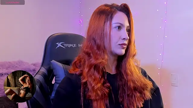 Snapshot of Amypond__ chatting on 10/24/25, 10:44 Amypond   online show from 10/24/25, 10:44