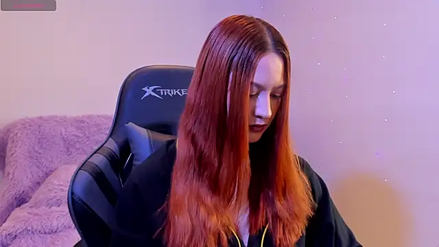 Snapshot of Amypond__ chatting on 10/25/25, 10:01 Amypond   online show from 10/25/25, 10:01