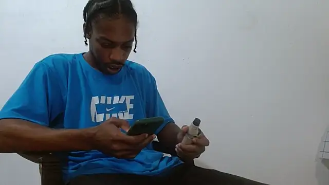 Snapshot of Larry-n-clouds chatting on 02/16/26, 04:03 Larry-n-clouds online show from 02/16/26, 04:03