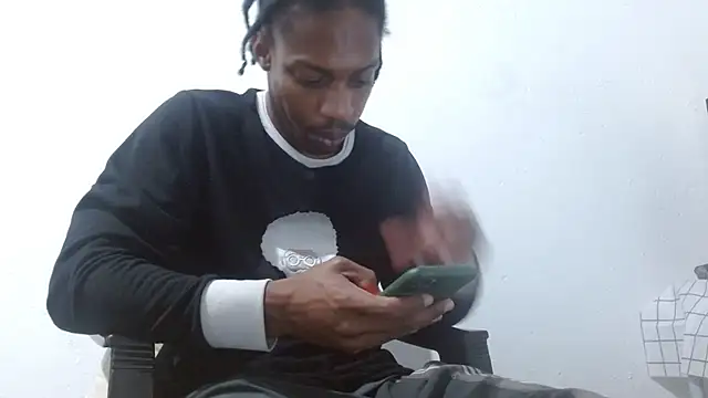 Snapshot of Larry-n-clouds chatting on 02/25/26, 02:54 Larry-n-clouds online show from 02/25/26, 02:54