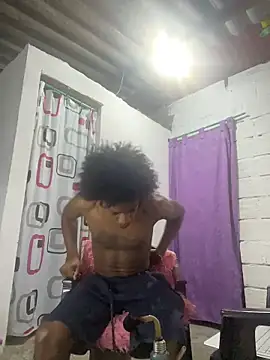 Snapshot of Larry-n-clouds chatting on 04/04/26, 07:06 Larry-n-clouds online show from 04/04/26, 07:06