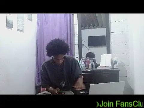 Snapshot of Larry-n-clouds chatting on 04/26/26, 11:02 Larry-n-clouds online show from 04/26/26, 11:02