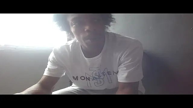 Snapshot of Larry-n-clouds chatting on 07/30/26, 04:39 Larry-n-clouds online show from 07/30/26, 04:39