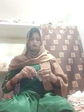Snapshot of UrvashiRani chatting on 04/29/26, 08:37 UrvashiRani online show from 04/29/26, 08:37