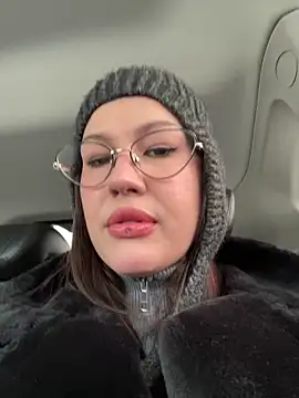 RinaCat online show from 11/28/25, 05:32