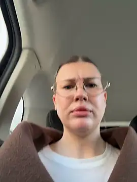 Snapshot of RinaCat chatting on 03/31/26, 05:19 RinaCat online show from 03/31/26, 05:19