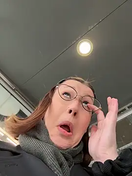 Snapshot of RinaCat chatting on 04/15/26, 05:25 RinaCat online show from 04/15/26, 05:25