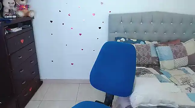 Snapshot of Georgina_Copper chatting on 02/17/25, 02:37 Georgina Copper online show from 02/17/25, 02:37