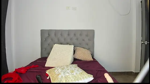 Snapshot of Nicol_Swift_ chatting on 02/06/25, 02:55 Nicol Swift online show from 02/06/25, 02:55