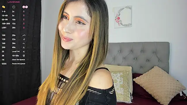 Snapshot of Nicol_Swift_ chatting on 11/14/25, 12:31 Nicol Swift online show from 11/14/25, 12:31