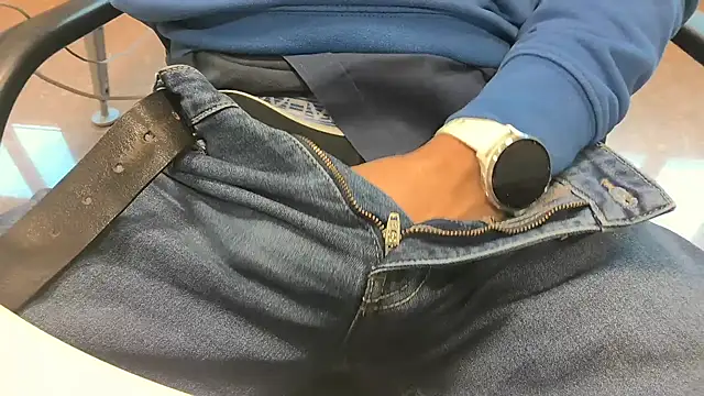 alessandroman2114 online show from 04/13/26, 04:23