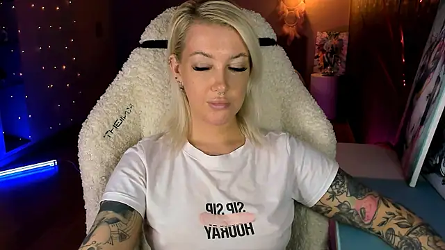 Snapshot of tykioty_Miley chatting on 04/10/26, 12:43 tykioty Miley online show from 04/10/26, 12:43