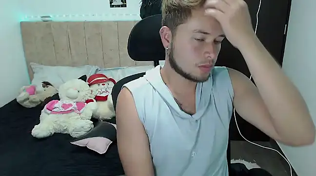 Snapshot of JOHANLEON1 chatting on 01/19/25, 12:38 JOHANLEON1 online show from 01/19/25, 12:38