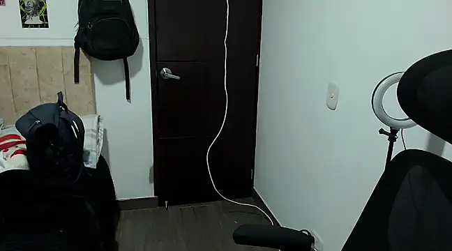 Snapshot of JOHANLEON1 chatting on 01/19/25, 03:39 JOHANLEON1 online show from 01/19/25, 03:39