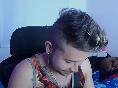 Snapshot of JOHANLEON1 chatting on 09/17/25, 04:52 JOHANLEON1 online show from 09/17/25, 04:52