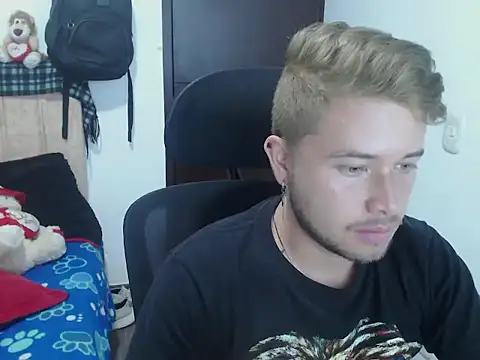 Snapshot of JOHANLEON1 chatting on 10/03/25, 02:47 JOHANLEON1 online show from 10/03/25, 02:47