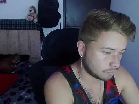 Snapshot of JOHANLEON1 chatting on 10/07/25, 04:59 JOHANLEON1 online show from 10/07/25, 04:59