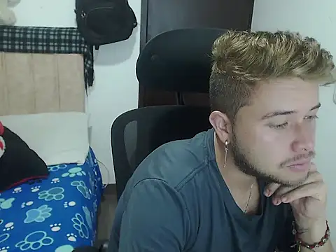 Snapshot of JOHANLEON1 chatting on 10/21/25, 05:35 JOHANLEON1 online show from 10/21/25, 05:35