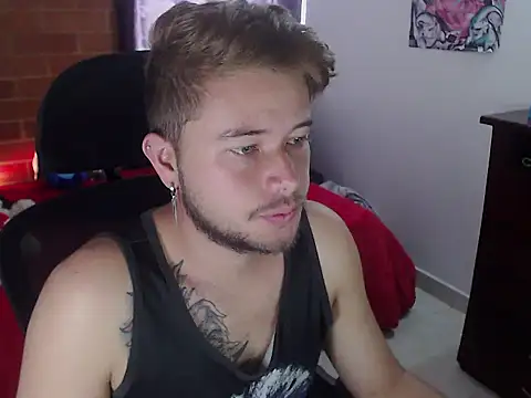 Snapshot of JOHANLEON1 chatting on 10/28/25, 01:14 JOHANLEON1 online show from 10/28/25, 01:14