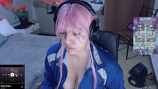 Eli666uwu online show from 10/21/25, 11:22