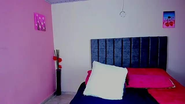 Snapshot of KayllaEvanss_ chatting on 12/03/24, 08:17 KayllaEvanss online show from 12/03/24, 08:17