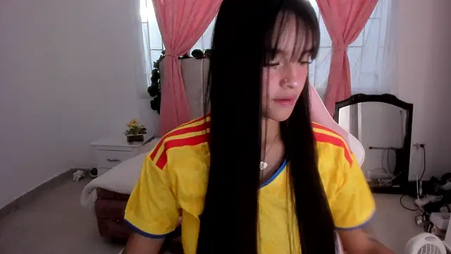 Snapshot of keiilaa chatting on 06/17/26, 08:32 keiilaa online show from 06/17/26, 08:32