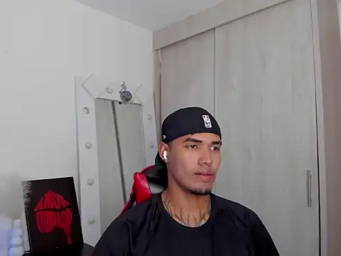 thomas latin boy online show from 05/15/26, 07:48