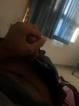 Snapshot of mrtoy121 chatting on 03/04/25, 03:22 mrtoy121 online show from 03/04/25, 03:22