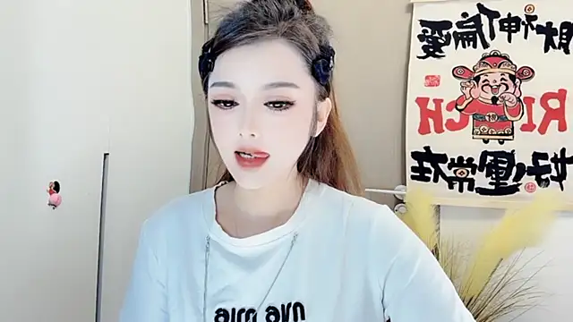 Snapshot of VIWVI chatting on 02/14/25, 05:30 VIWVI online show from 02/14/25, 05:30