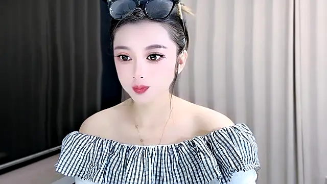 Snapshot of VIWVI chatting on 09/17/25, 04:03 VIWVI online show from 09/17/25, 04:03