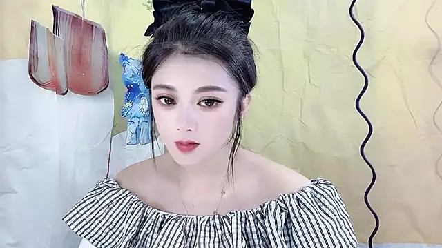 Snapshot of VIWVI chatting on 10/15/25, 05:29 VIWVI online show from 10/15/25, 05:29