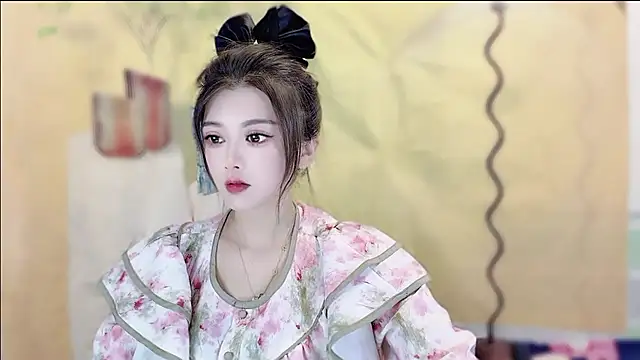 Snapshot of VIWVI chatting on 10/28/25, 03:10 VIWVI online show from 10/28/25, 03:10